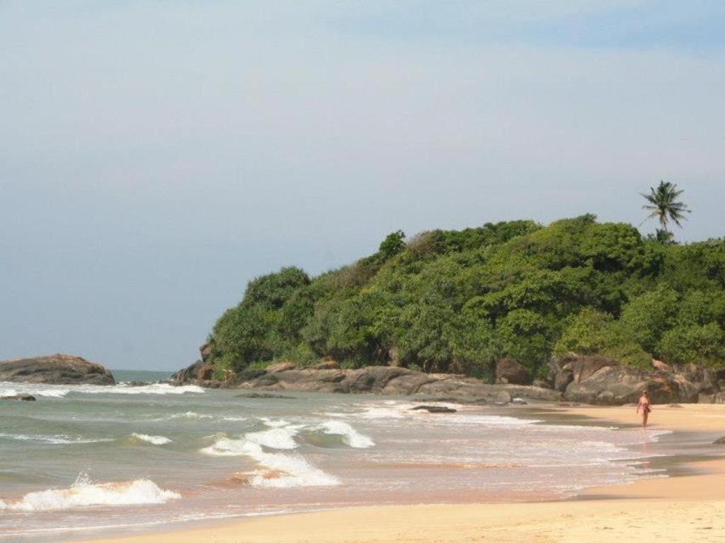 Sagarika Beach Hotel Moragalla Exterior photo