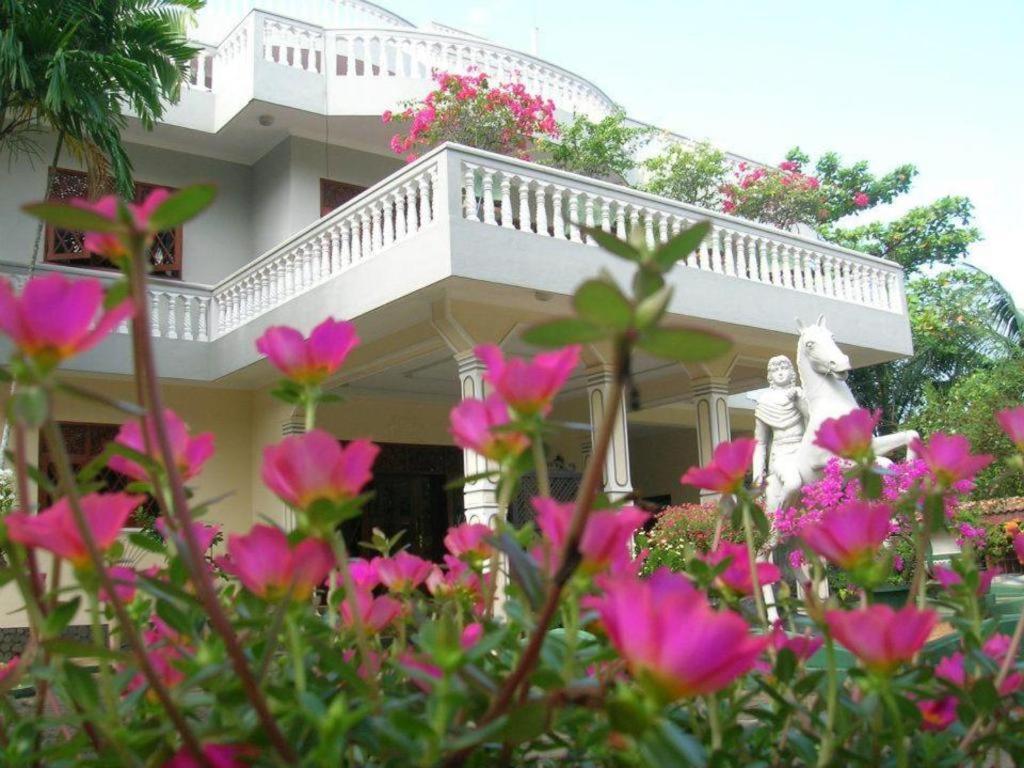 Sagarika Beach Hotel Moragalla Exterior photo