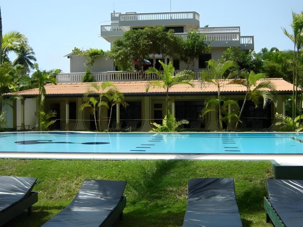 Sagarika Beach Hotel Moragalla Exterior photo