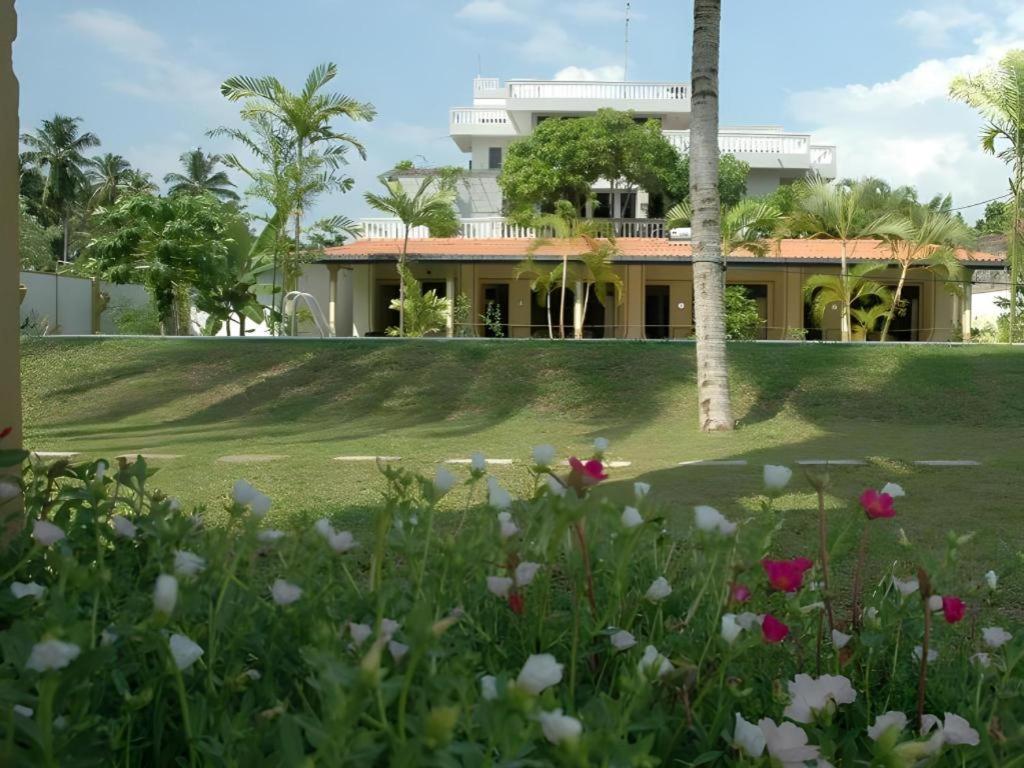 Sagarika Beach Hotel Moragalla Exterior photo