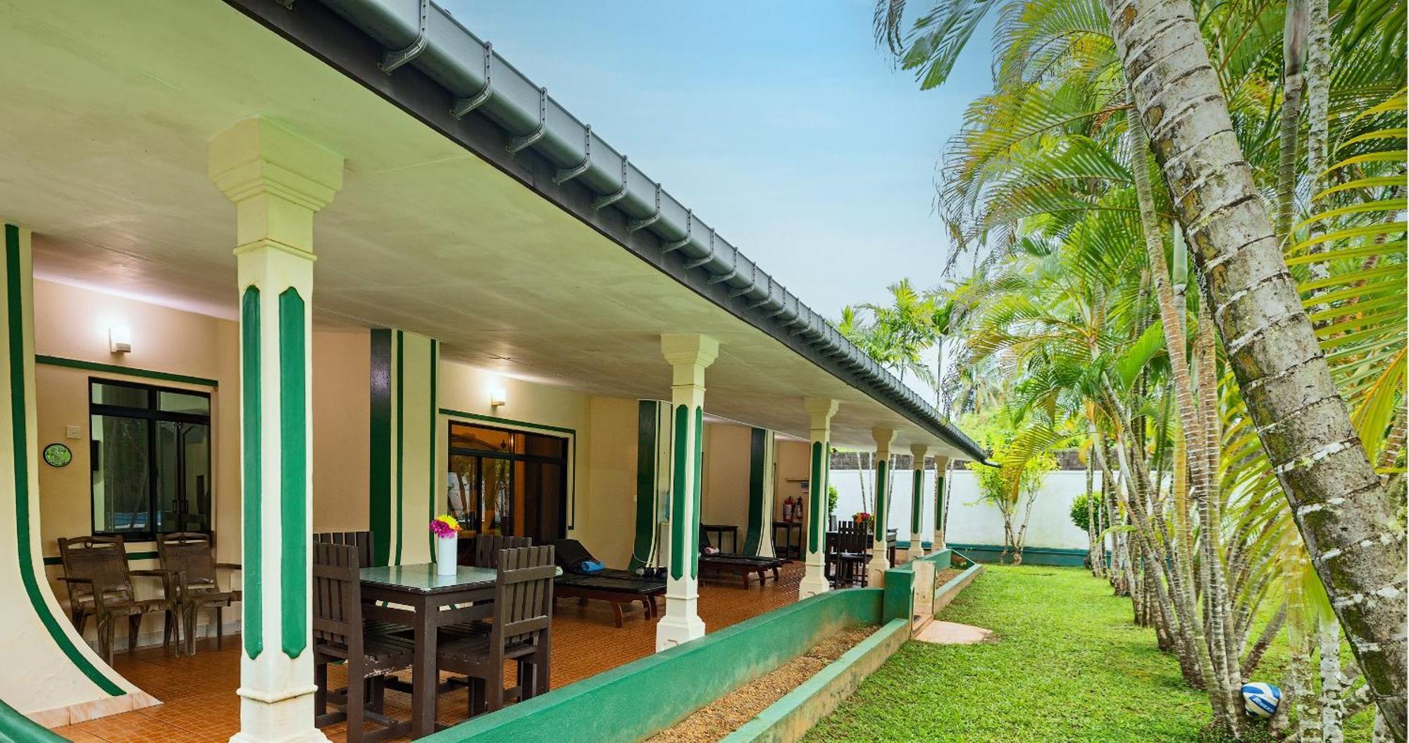 Sagarika Beach Hotel Moragalla Exterior photo