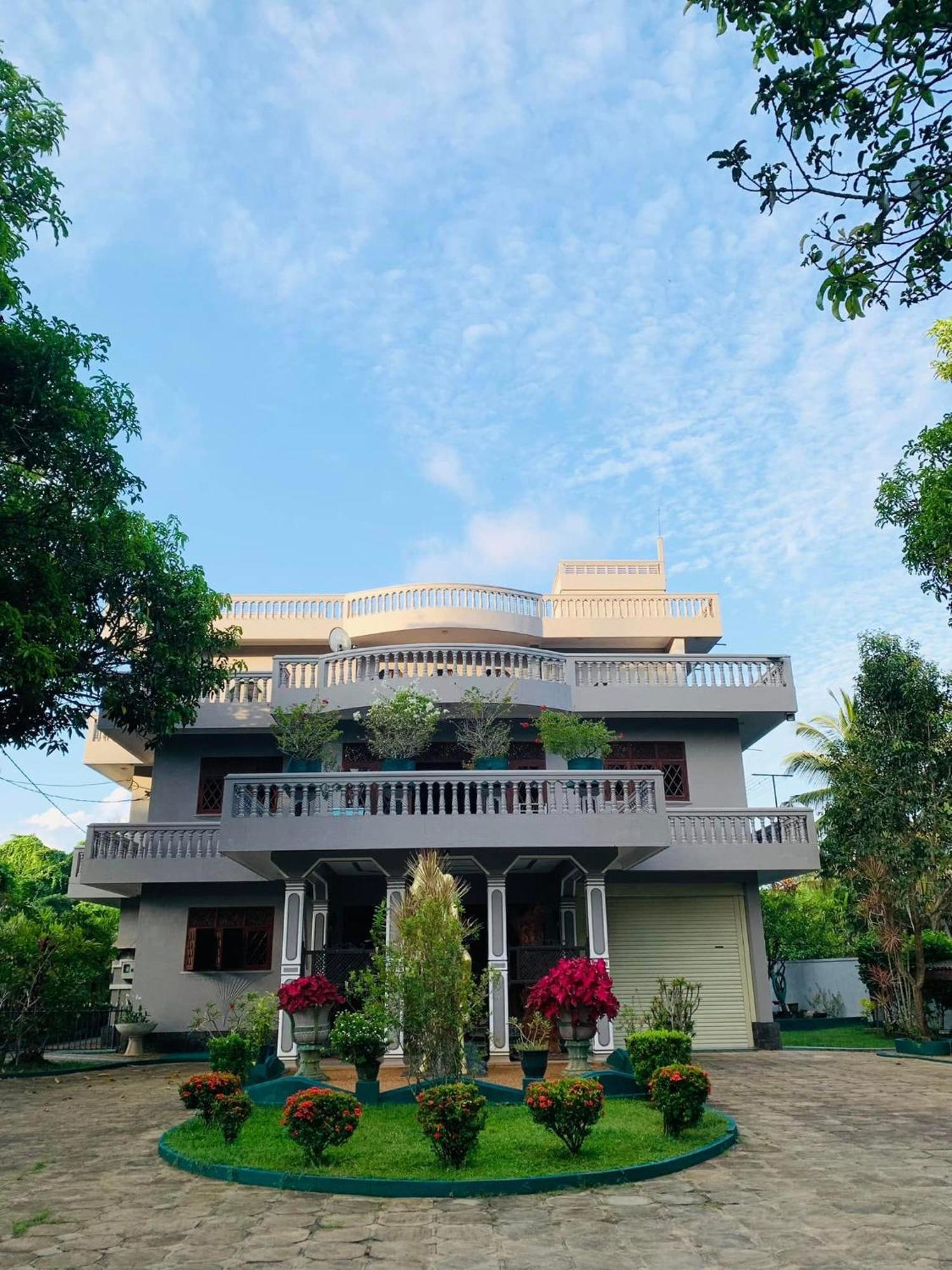 Sagarika Beach Hotel Moragalla Exterior photo