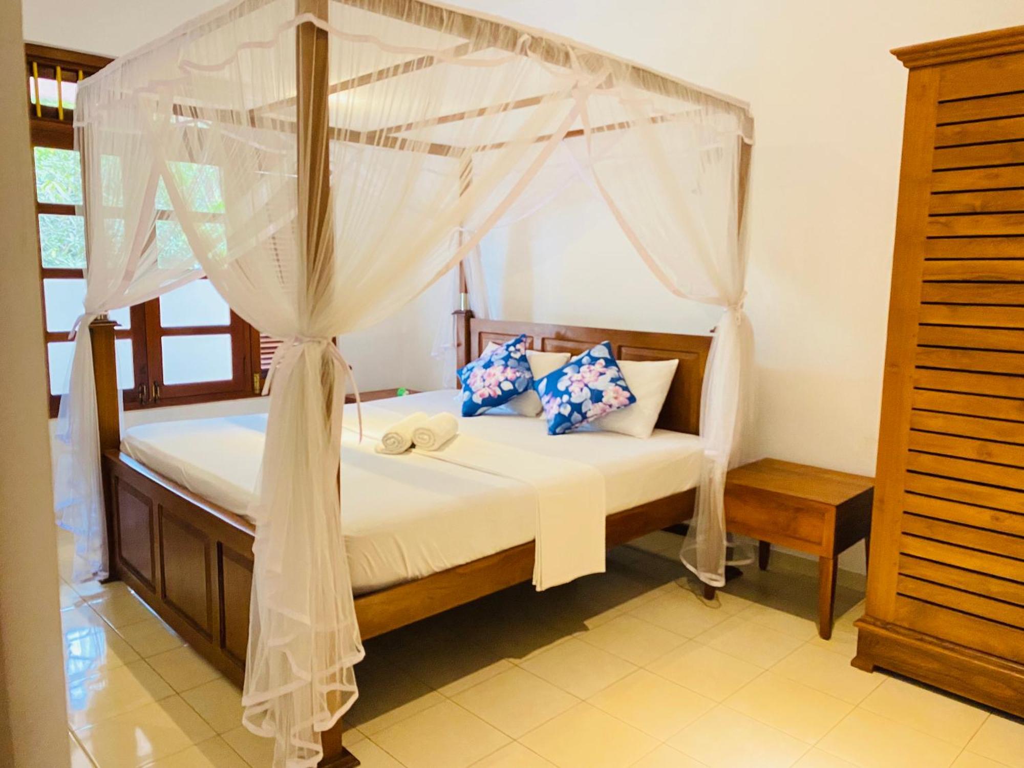 Sagarika Beach Hotel Moragalla Exterior photo